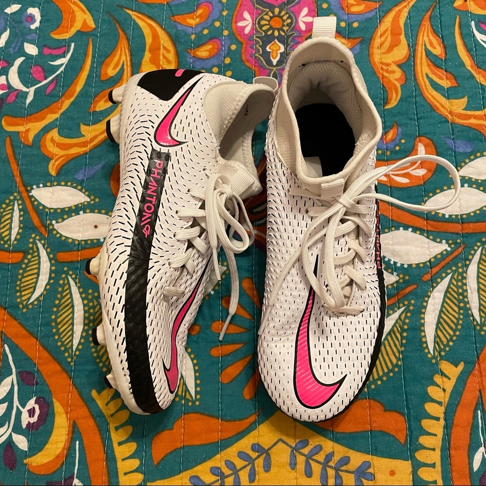 Nike Phantom Soccer Cleats